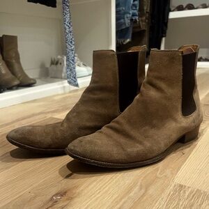 YSL WYATT CHELSEA BOOTS IN SUEDE
US 13
